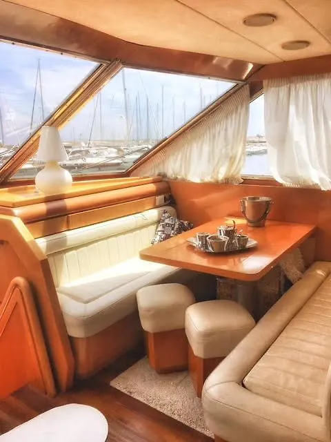 بوتيل فندق باليرموفي  Boat And Breakfast