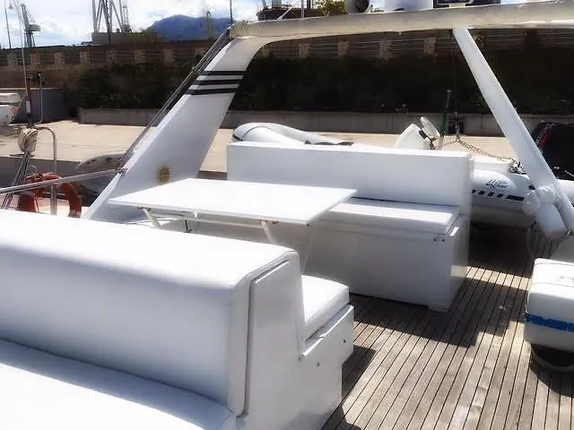 بوتيل فندق باليرموفي  Boat And Breakfast إيطاليا