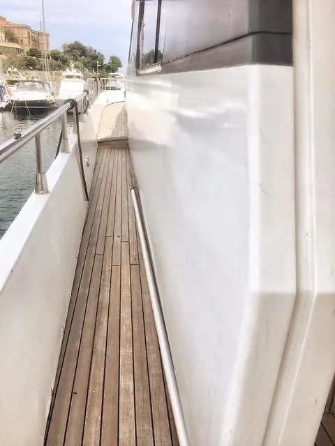 فندق باليرموفي  Boat And Breakfast