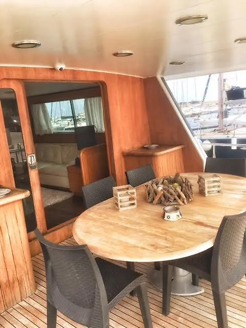 فندق باليرموفي  Boat And Breakfast