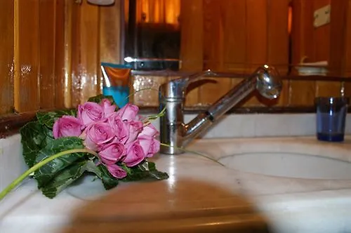 فندق باليرموفي  Boat And Breakfast بوتيل