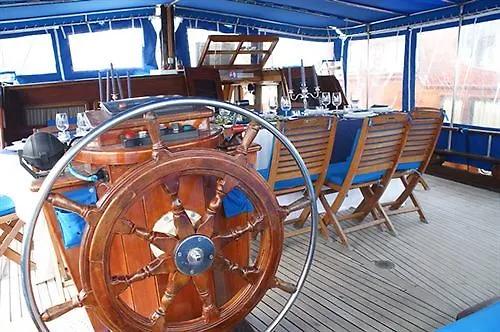 بوتيل فندق باليرموفي  Boat And Breakfast